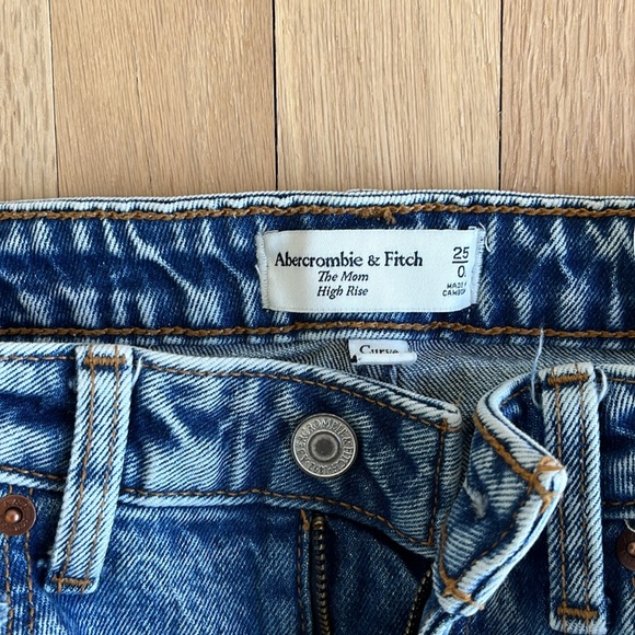 Abercrombie High Rise Mom Jeans - Picture 3 of 4